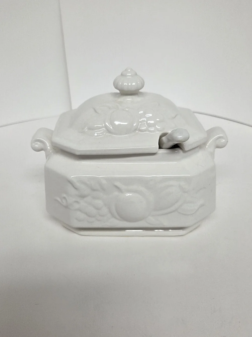 Vintage Japan White Ceramic Soup Tureen Fruit Embossed Lid & Ladle #0220